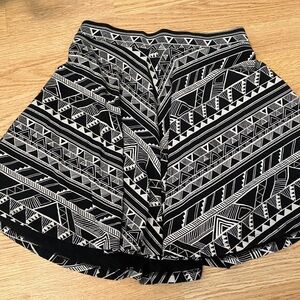 SOLD - Victoria’s Secret PINK Black/White Aztec Tribal Triangle Pattered Skirt